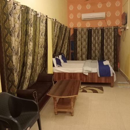 Gangotri Inn Варанаси Экстерьер фото